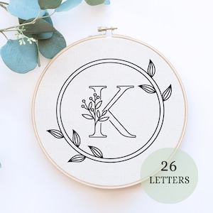 Padrão de bordado de monograma de alfabeto, padrão de bordado moderno, inicial floral de 26 letras, padrão de bordado à mão para iniciantes em monograma floral