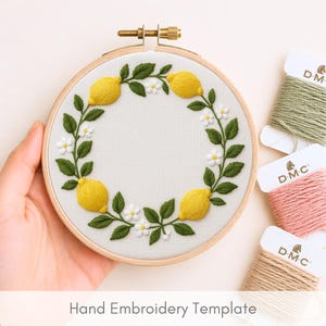Patrón de bordado a mano de corona de limones: flores y frutas, descarga instantánea, ideal para principiantes.