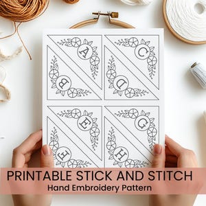 Könnte beinhalten: Druckbarer Stick- und Stich-Handstickmuster mit acht Dreiecksformen mit den Buchstaben A bis H, umgeben von floralen Designs.