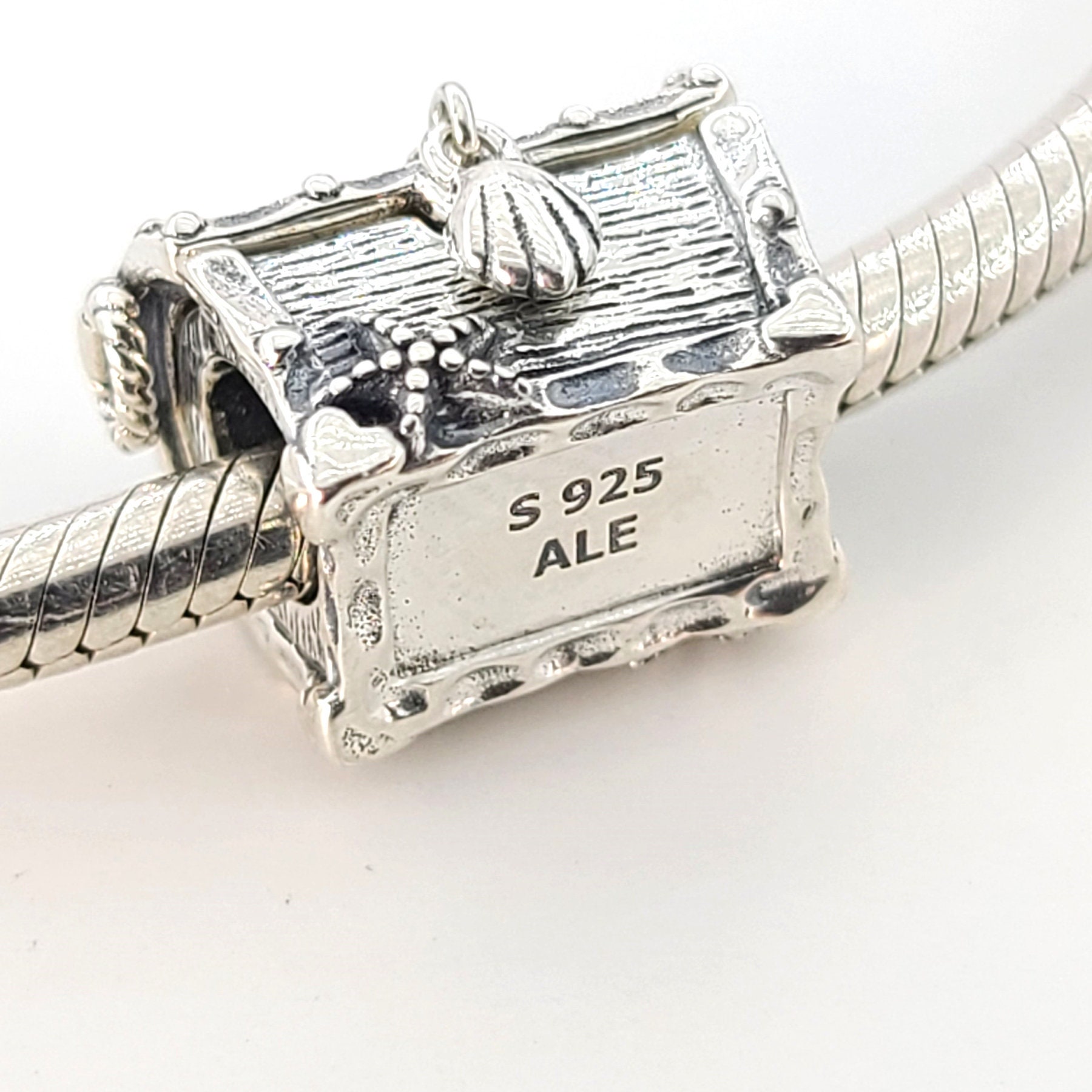 Pandora princess and hot sale the pea charm
