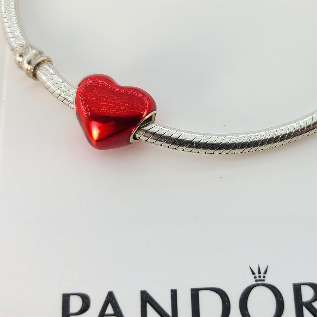 Пандора набор с сердечком оригинал. Pandora красное сердце. Пандора красное сердце комплект. Кулон Пандора сердце красное. Набор Пандора красное сердце серьги.