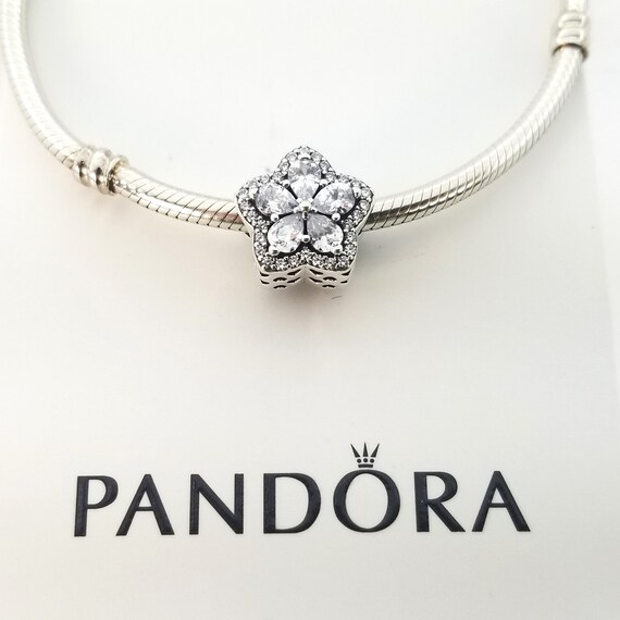 New Sterling Silver Sparkling Snowflake 