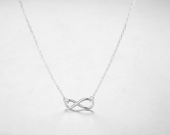 ソリッドシルバー スパークリング インフィニティ コリア ネックレス 18 インチ ケーブルチェーン ロブスター クリップ グリーン ボックス付き