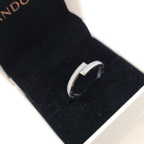 pandora Sparkling Overlapping Ring