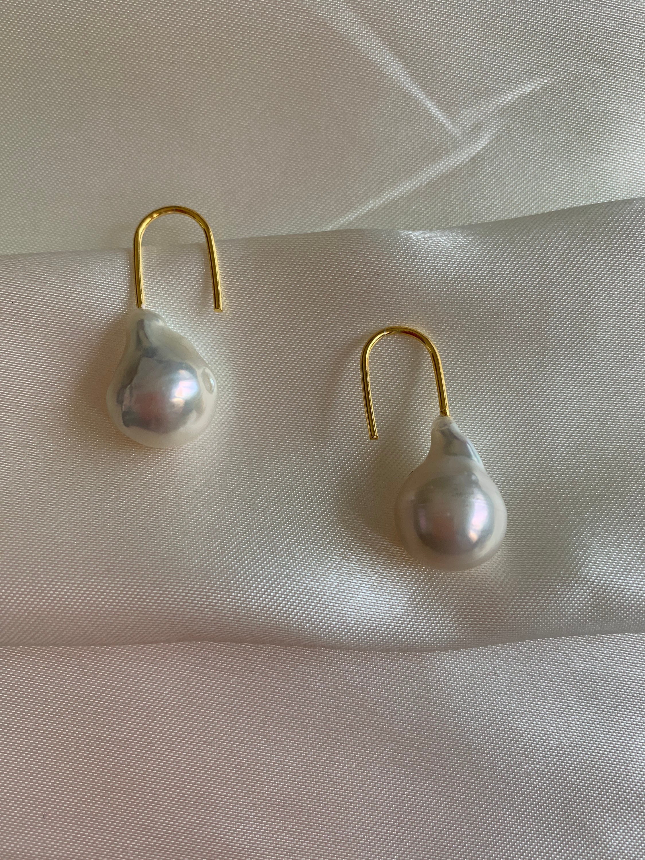 Modern Gold Paperclip Large White Natural Baroque Pearl - Etsy