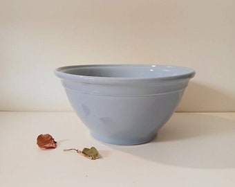 Vintage USA Pottery Mixing Bowl - Pastel Blue Serving Bowl - Vintage Kitchen