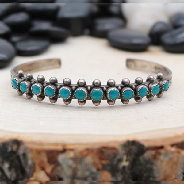 Opulent 'Snake Eyes Turquoise' Vintage Navajo Native American Jewelry Silver Bracelet Opulent 'Snake Eyes Turquoise' Vintage Navajo Native American Jewelry Silver Bracelet