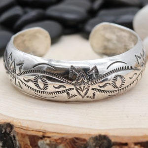 Navajo Wilbur tracy ヴィンテージ　スタンプワーク バングル Wilbur Tracy Navajo - Etsy