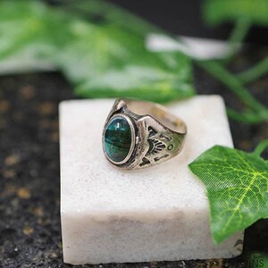 Native American Etched Sterling Silver & Green Abalone Lucky Horse Shoe Ring