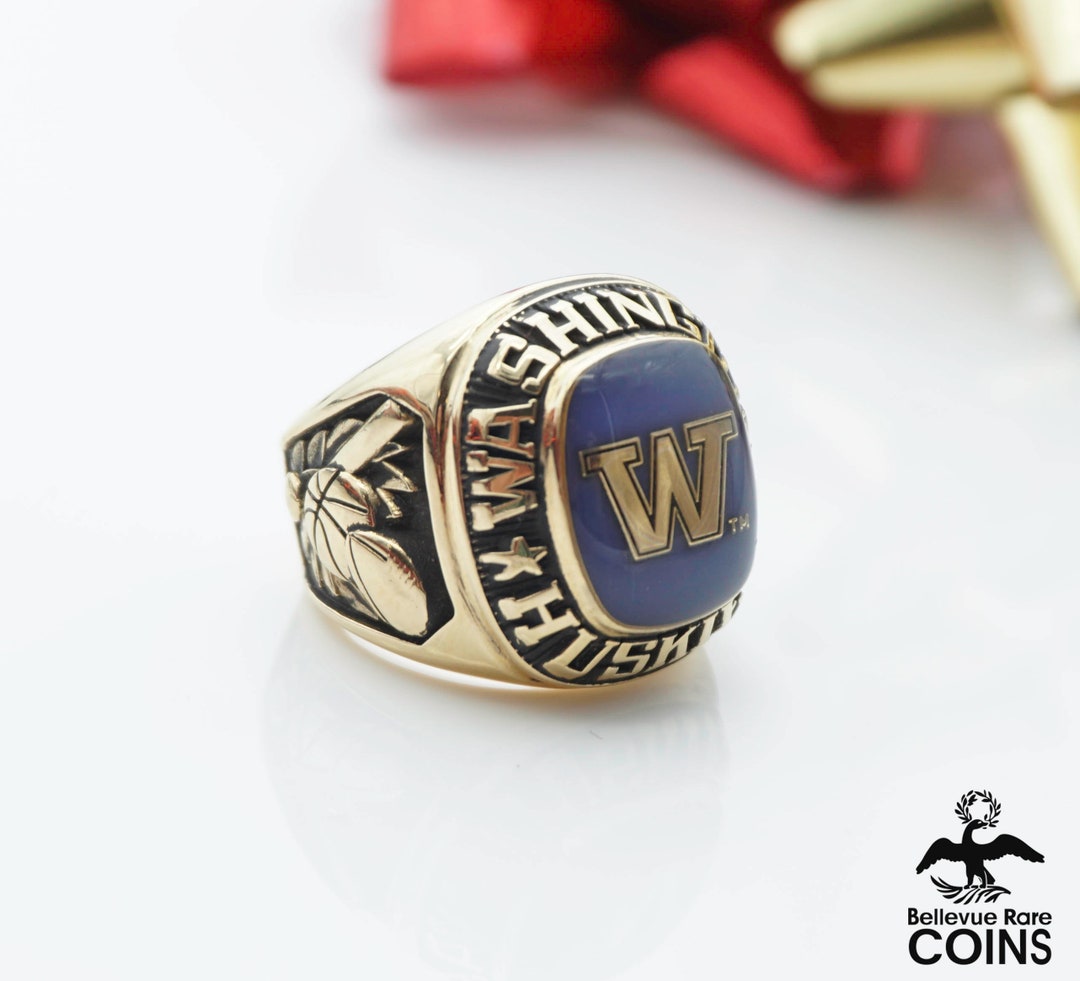 University of Washington Huskies Sports Ladies Class Ring