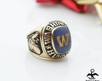 University of Washington Huskies Sports Ladies Class Ring