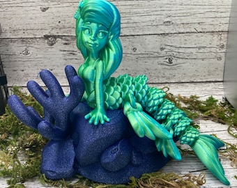 3D printed, articulated Mermaid! Separate corral accessory!
