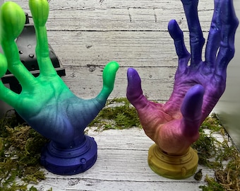 3D printed Alien hand - Game controller holder / stand - 4 or 6 fingers
