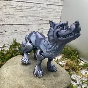 3D printed, articulated wolf - toothy grin!