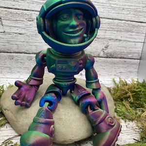 3D printed, articulated Astronaut/ space explorer - Working visor!