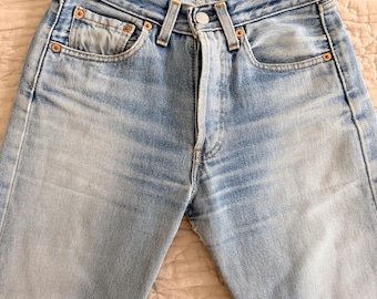 Vintage- the absolute best Levi’s 1970s  501 jeans buttonfly 25