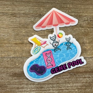 Puede incluir: Una pegatina blanca con una ilustración de dibujos animados de una piscina con dos hebras de ADN flotando en el agua. La piscina tiene una balsa inflable rosa con una hebra de ADN en ella. Hay una silla de playa amarilla, una sombrilla rosa y una pelota de playa en la piscina. El texto "GENE POOL" está escrito en letras moradas en la pegatina.