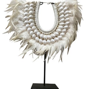 Collier Papouasie avec plumes blanches et coquillages, Décoration d'intérieur, Fait main