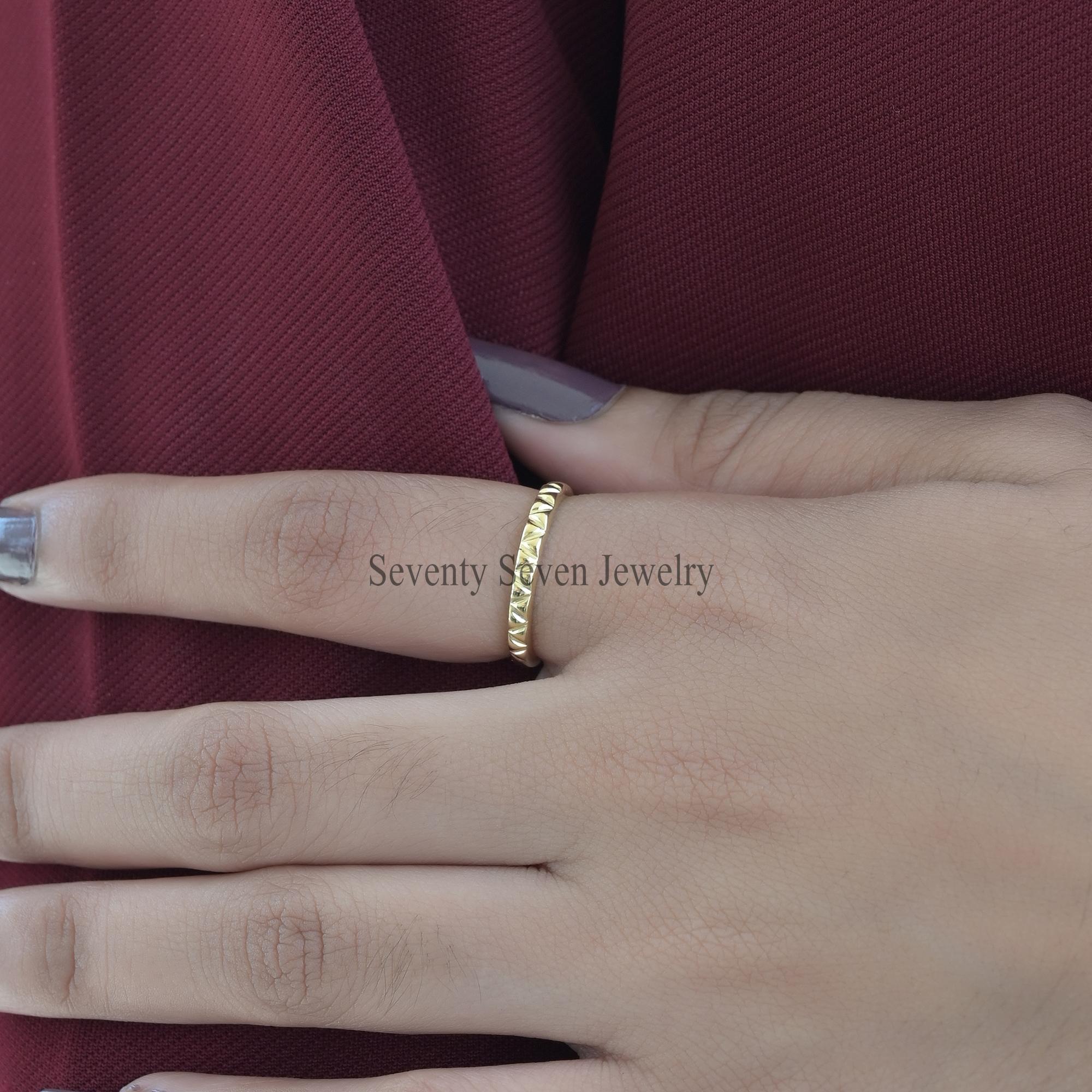 14K Gold Pyramid Wedding Band - Triangle Ring - View 3 - Seventy Seven Jewelry | SKU: SSMJR1935-14KYG-2026 14K Gold Pyramid Wedding Band - Triangle Ring - View 3 - Seventy Seven Jewelry | SKU: SSMJR1935-14KYG-2026