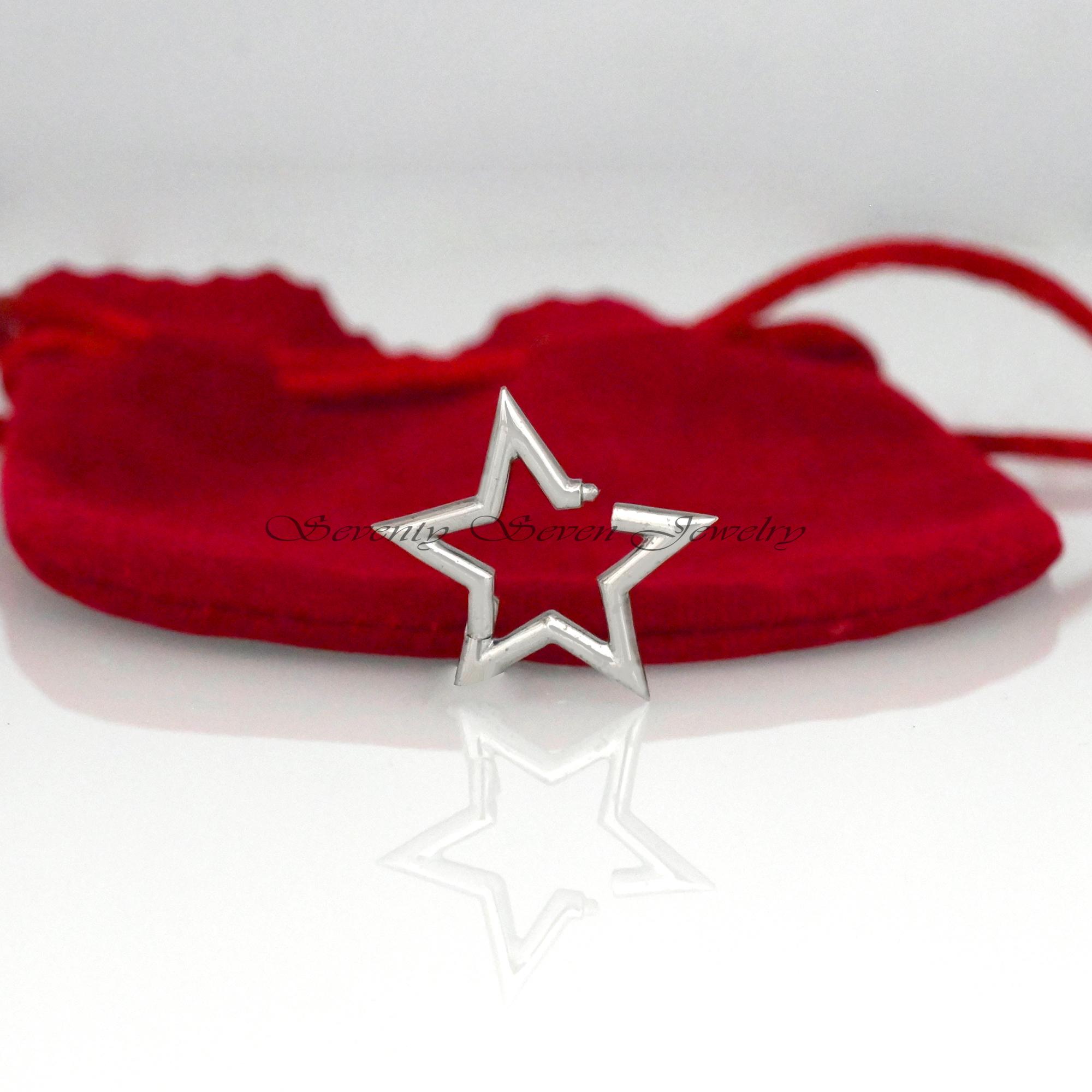925 Silver Star Charms Holder: Two-Tone Connector Lock - View 5 - Seventy Seven Jewelry | SKU: SSMJP508A-SLYG-2026 925 Silver Star Charms Holder: Two-Tone Connector Lock - View 5 - Seventy Seven Jewelry | SKU: SSMJP508A-SLYG-2026