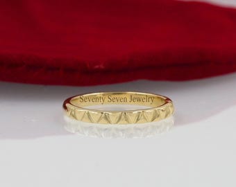 14K Gold Pyramid Wedding Band - Triangle Ring