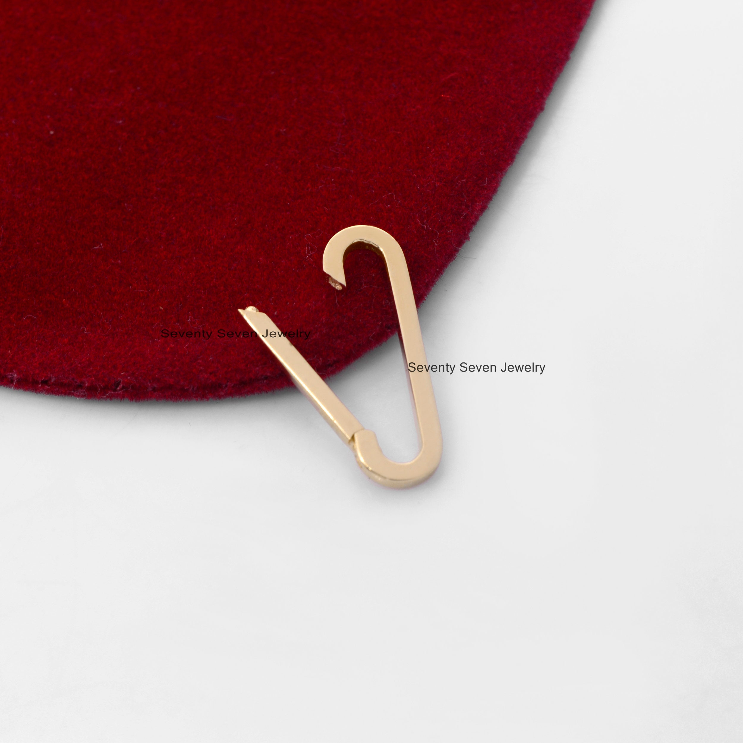 18K Gold Oval Charm Holder: Enhancer Link Lock - View 6 - Seventy Seven Jewelry | SKU: SSMJH680-18KYG-22M-2026 18K Gold Oval Charm Holder: Enhancer Link Lock - View 6 - Seventy Seven Jewelry | SKU: SSMJH680-18KYG-22M-2026