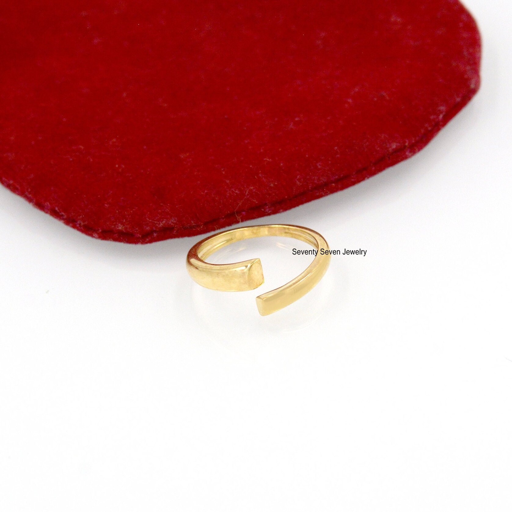 925 Silver Moissanite Cuff Ring: Criss Cross Band - View 4 - Seventy Seven Jewelry | SKU: SSMJR1002-SLYG-2026 925 Silver Moissanite Cuff Ring: Criss Cross Band - View 4 - Seventy Seven Jewelry | SKU: SSMJR1002-SLYG-2026