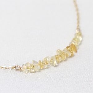 Collier de citrine en or, bijoux en pierres précieuses brutes, collier de pierre de naissance de novembre, collier de superposition de barres délicates, cadeau d’anniversaire de novembre pour les femmes