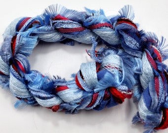 Blue and Red Tide: Strukturiertes Garnset für Textilkunst-Enthusiasten