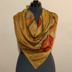 パニュエロ 100% シルク、CrèpdChine 8、técnica Gutta、90 x 90 cm (35.5 x 35.5 インチ)pintado a mano、colores rojo、verde、cafe、fondo dorado Nr12