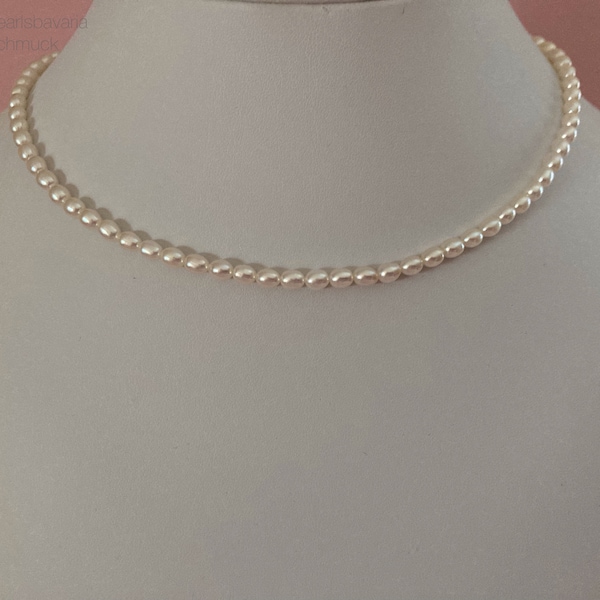 Weiße Perlenkette, Zuchtperlen in Tropfenform, Geschenk für Frauen, unisex, Brautschmuck, Taufgeschenk, Home Office, Handarbeit aus Bayern