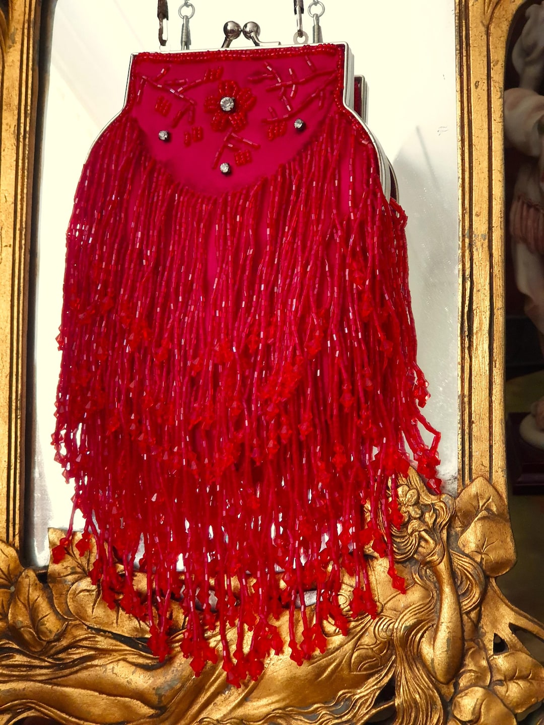 ヴィンテージの赤いビーズのイブニングバッグ、花のモチーフとライン