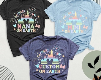 カスタム ハッピー ディズニー ファミリー 旅行 シャツ ナナ ミミ ひいおばあちゃん ディズニー ママ Tシャツ ミッキー シャツ、ママ オン アース Tシャツ