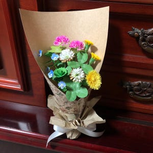 Wildblumenstrauß B | Papierhandwerk | Künstliche Blumen | Strauß | Weißklee | Löwenzahn | Frühling | Geschenk | Präsent | Papierkunst