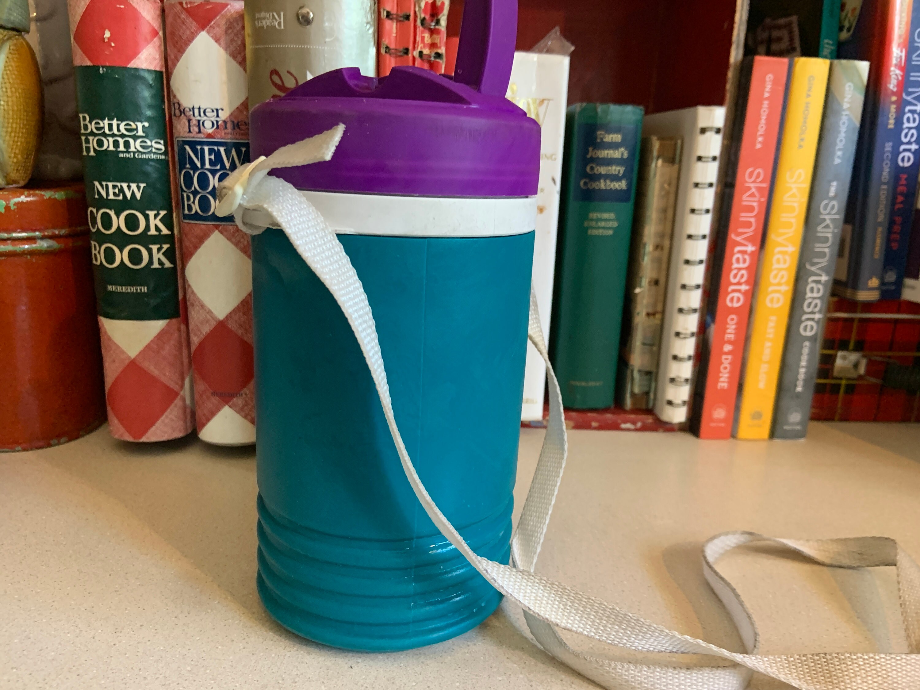 igloo cooler with strap