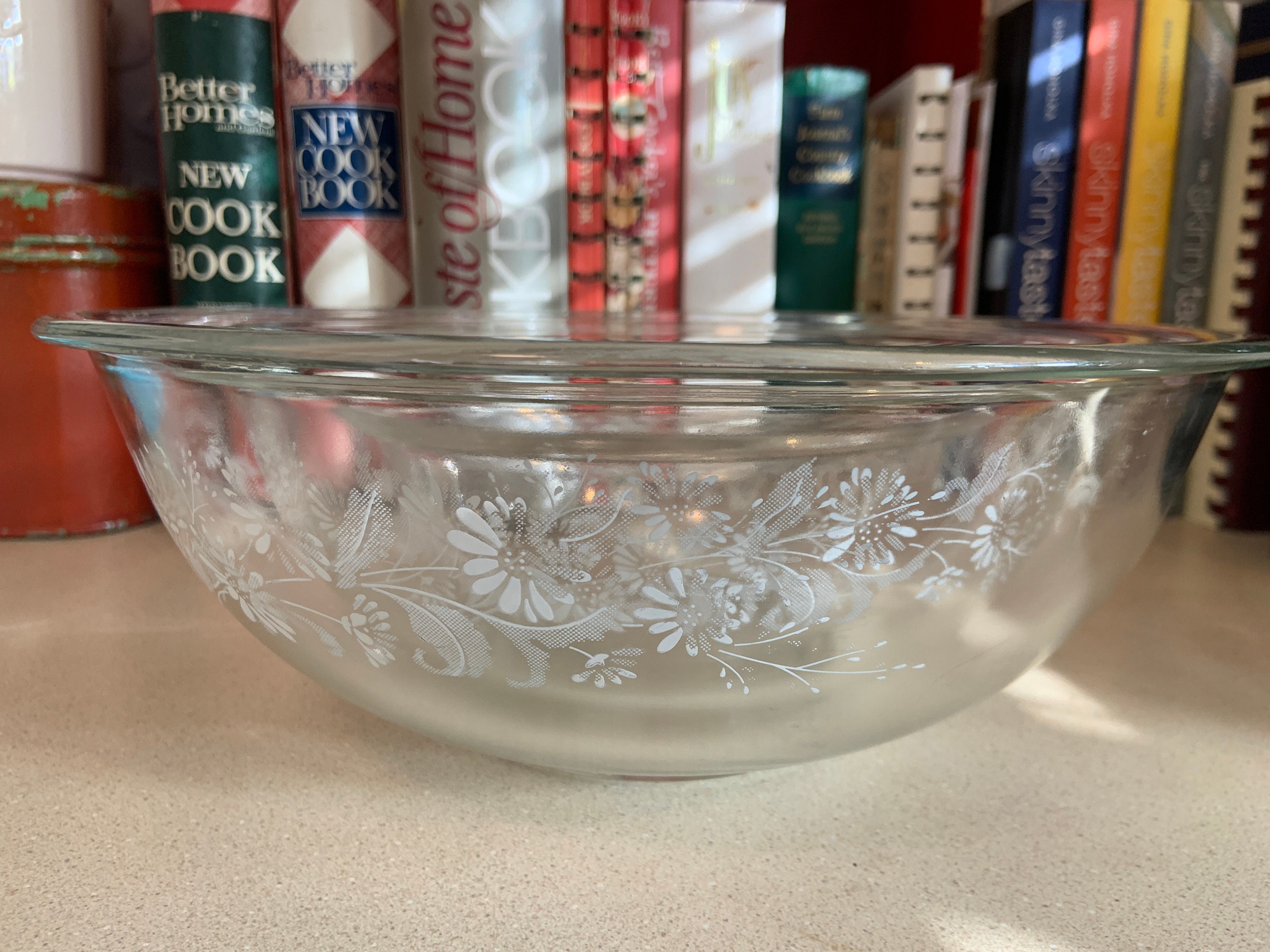 Pyrex, Set of 3 Clear Glass Nesting-Mixing bowls with lids, #322, 323 & 325  Mint