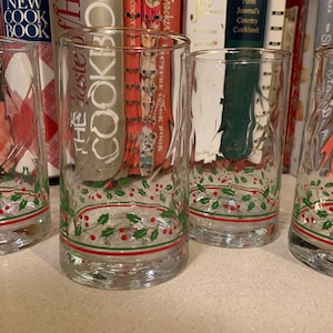 Vintage Holiday Arby&#39;s Glasses, set of four holly berry,  1986 collection