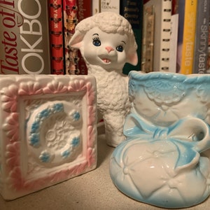 Vintage Kinderzimmer Überpflanzungen und Lamm Figur