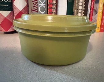 Vintage Tupperware Seal N Serve dish/bowl