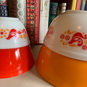 Vintage Pyrex Nesting Bowls, Friendship Complete Set