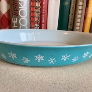 Vintage Pyrex Snowflake Casserole Dish