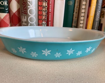 Vintage Pyrex Snowflake Casserole Dish