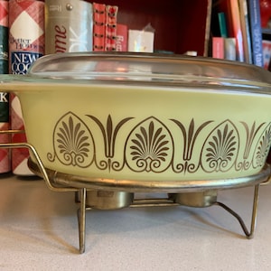 Vintage Pyrex Golden Classic 2 1/2 qt casserole dish with trivet  double candle warmer