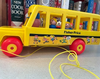 Vintage Fisher Price 1984  Play Family School Bus with Little People and Fido