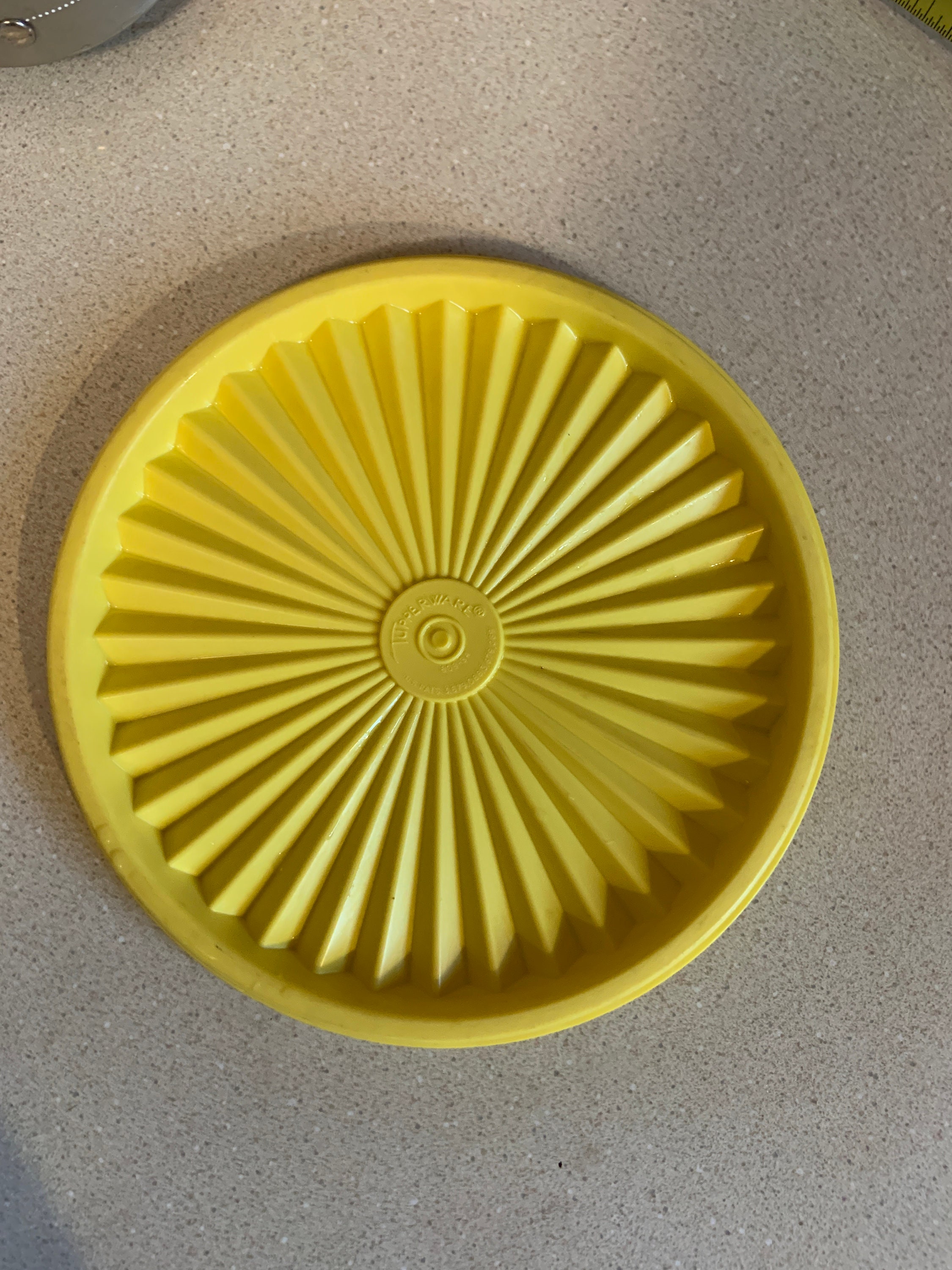 Tupperware, Kitchen, Set Of 2 Vintage Tupperware Servalier Replacement Lid  82