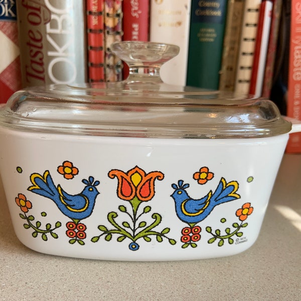 Vintage Corning Country Festival Casserole dish with lid,  1 1/2 quart