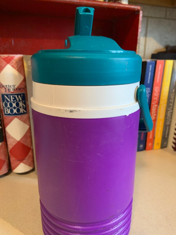 Vintage igloo water sales cooler Vintage igloo water sales cooler
