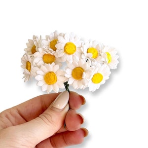 Margherita di carta di gelso, fiori di carta, margherita di carta, girasoli di carta con steli di filo, margherita, fiori artificiali, artigianato per matrimoni, margherita finta