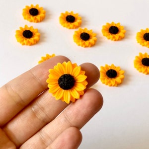 24mm Resin Sunflower, Home Decor, Rustic, Kawaii Miniature, Sunflower, Plastic Sunflower, Resin Cabochons, Rustic party, Rustic Decoration