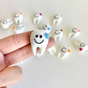 10 Stück Zahn Anhänger, Mischfarben Harz Anhänger, Zahn Harz, Zahn zufällig gemischte Anhänger, Scrapbook DIY, Harz Flatback Happy Teeth